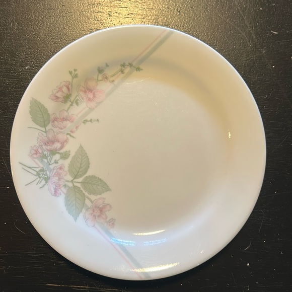 Corelle USA Other - 4 Corelle Veranda white plate set of 4 Salad plate 7”. Made in USA.